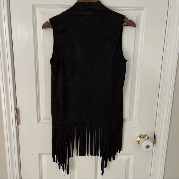 Love Tree Black Faux Suede Fringe Vest - Picture 4 of 6